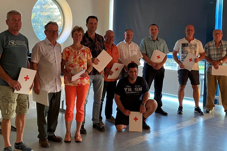 Langjährige Blutspender in Klingenthal geehrt - Diese Gruppe wurde für 100 Blutspenden geehrt.