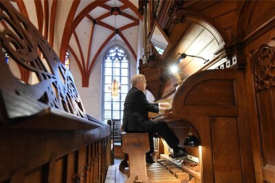 Langjähriger Organist der Thomaskirche Leipzig spielt in Oederan - Ullrich Böhme bei der Christmette 2020 in der Leipziger Thomaskirche.
