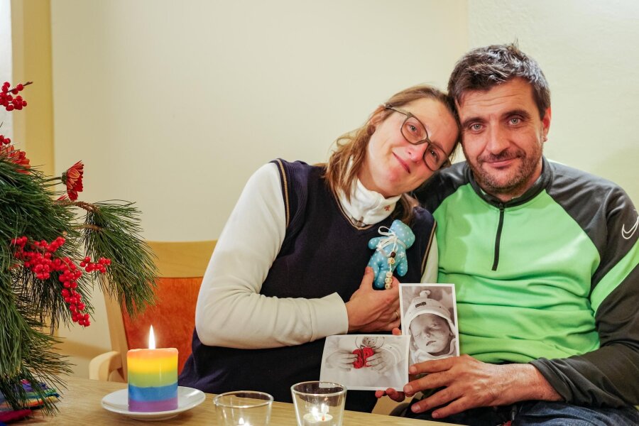 „Lasse ist unser Sternenkind“: Was Familie Lehmann aus Brand-Erbisdorf nach dem Verlust ihres Babys Halt gab - „Lasse ist unser Sternenkind“: Romy und Frank Lehmann sind dankbar für Fotos, die ein Sternenkinder-Fotograf von ihrem Sohn gemacht hat.