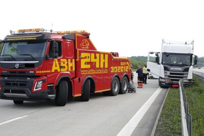 Lasterunfall auf A4 bei Limbach-Oberfrohna - 