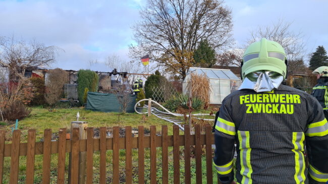 Laubenbrand in Zwickauer Gartenanlage: 15.000 Euro Schaden - Zu einem Laubenbrand ist es am Donnerstagachmittag im Zwickauer Stadtteil Marienthal gekommen. 