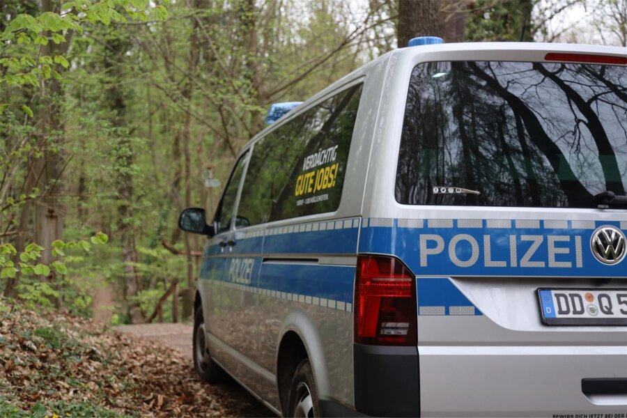 Lauenhain: Ursache für Bachverfärbung gefunden - Polizei und Feuerwehr wurden am Sonntag zu einem Bach bei Mittweida gerufen.