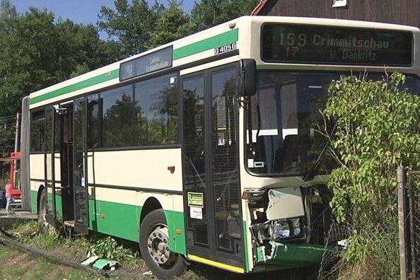 Lauterbach: Busunfall endet glimpflich - 