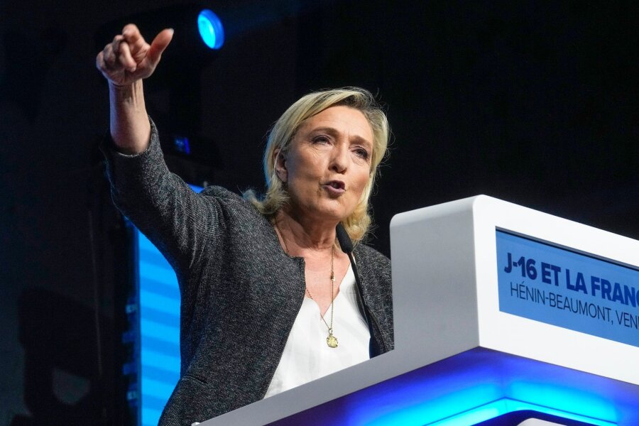 Le Pen zeigt sich offen für Zusammenarbeit mit Meloni - Ist sich mit der italienischen Ministerpräsidentin Giorgia Meloni in in den wesentlichen Fragen einig: Marine Le Pen.