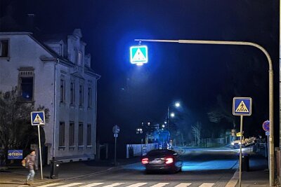 LED beleuchtet ab sofort Fußgängerweg in Markneukirchen - Seit Mittwoch ist der Fußgängerüberweg Adorfer Straße in Markneukirchen mit LED-Technik beleuchtet.