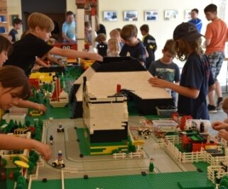 Lego-Tage ziehen weiter - Großer Andrang herrschte vier Tage lang bei den Lego-Tagen in der Landeskirchlichen Gemeinschaft in Thum. 