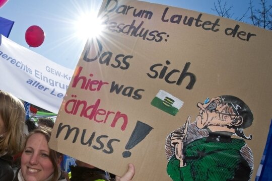 Wie bereits 2011, so werden auch am Mittwoch wieder Lehrerinnen und Lehrer aus sächsischen Bildungseinrichtungen für bessere Unterrichtsbedingungen an den Schulen und eine gerechte Entlohnung protestieren.
