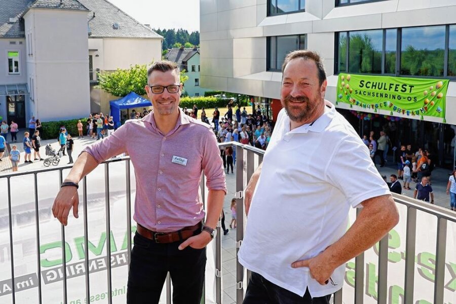 Lehrermangel in Hohenstein-Ernstthal: Scheidender Schulleiter sieht für die Zukunft schwarz - Jens Franke (rechts) und sein Nachfolger Kevin Pallagi.