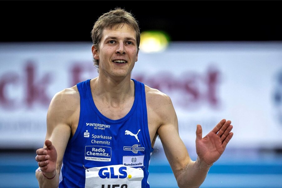 Leichtathletik: Serienmeister Max Heß knackt 17-Meter-Marke bei Chemnitzer Doppelsieg - Max Heß steht die Freude über den 17-Meter-Sprung ins Gesicht geschrieben.