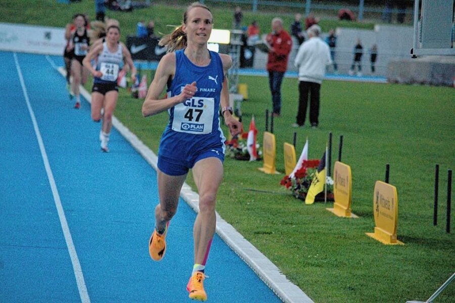 Leichtathletik: Von Wake Forest zum Meistertitel in Mittweida - Domenika Mayer aus Regensburg holte überraschend den Titel bei den Damen über 10.000 Meter.