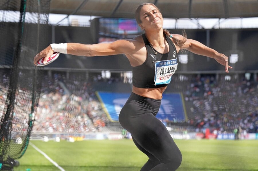 Leichtathletik: Weltklasse beim 20. Thumer Werfertag - Olympiasiegerin Valerie Allmann aus den USA, die aktuell auch die Weltrangliste anführt, lässt den Diskus in Thum fliegen. 