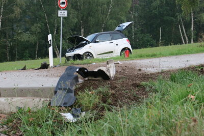 Leichtmobil überschlägt sich - Jugendliche schwer verletzt - Auf der Schönheider Straße in Stützengrün hat sich eine 15-Jährige in mit ihrem Leichtkraftfahrzeug überschlagen.