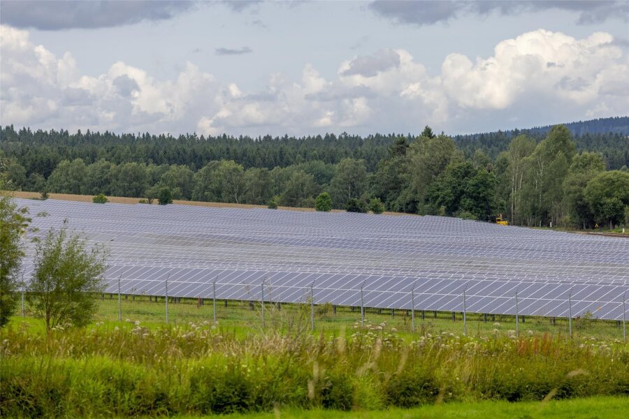 Leipziger Firma plant Millionen-Projekt in einem kleinen Ort im Erzgebirge - In der Nähe von Scheibenberg betreibt das Leipziger Unternehmen Green Energy 3000 bereits einen Solarpark. Eine ähnliche Anlage soll nun nahe dem Olbernhauer Ortsteil Hallbach entstehen.