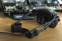 Leipziger Forscher entwickeln Hightech-Brille für Sehbehinderte - Der Demonstrator der mobilen, optoelektronischen, noninvasiven Sehhilfe und das Entwicklungs- board