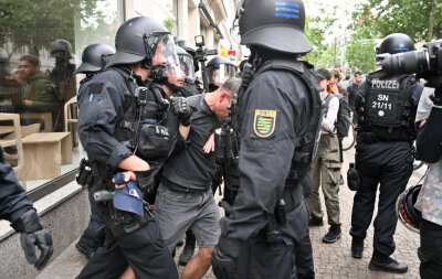 Leipziger Polizeichef räumt Fehler bei "Tag-X"-Demos ein - Obwohl zivile Ermittler im Kessel waren, will die Polizei nicht gewusst haben, wie viele Menschen sie umzingelt hatte.