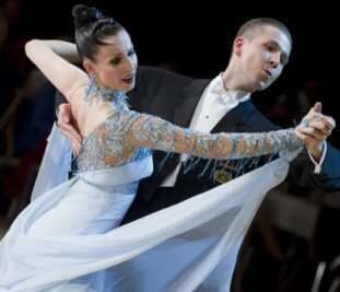 Leipziger Tanzpaar wird Favoritenrolle gerecht - Sascha und Natascha Karabey aus Bad Homburg gewannen in Chemnitz die Konkurrenz in den Standardtänzen.