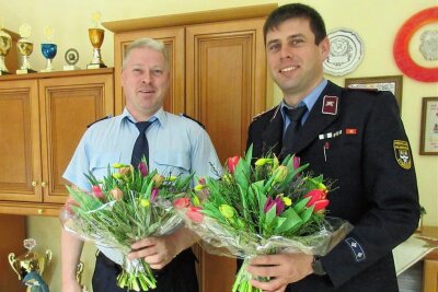 Leitung der Feuerwehr Etzdorf bleibt am Amt - Frank Kiesl (l.) bleibt Ortswehrleiter in Etzdorf, Patrick Hundshammer sein Stellvertreter.