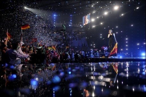 Lena Meyer-Landrut beschert ARD eine Rekord-Einschaltquote - Gegen Lena Meyer-Landrut hat auch König Fußball keine Chance: 14,69 Millionen Fernsehzuschauer in Deutschland schauten sich am Samstagabend den Sieg der 19-Jährigen beim Eurovision Song Contest in Oslo live im Fernsehen an, wie die ARD mitteilte. Dies entsprach einem Marktanteil von 49,1 Prozent.