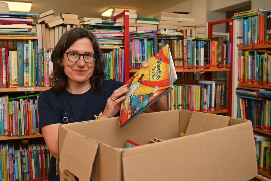 Lese-Fieber in Penig: Buchsommer lockt zahlreiche Kinder - Antje Grabner, Leiterin der Bibliothek in Penig, hat für den Buchsommer mehr als 100 neue Bücher gekauft.
