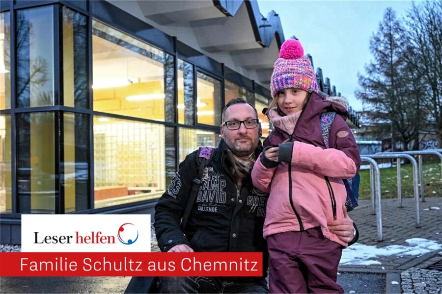„Leser helfen“: Die stillen Anfälle der achtjährigen Mia aus Chemnitz - Mia mit ihrem Vater Christian Schultz vor dem Gablenzer Hallenbad.