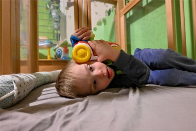 „Leser helfen“: Eine Chemnitzer Familie, zu frühe Geburten, schwere Diagnosen und die Liebe - Oskar kam zwölf Wochen zu früh auf die Welt. Er musste sich ins Leben kämpfen.