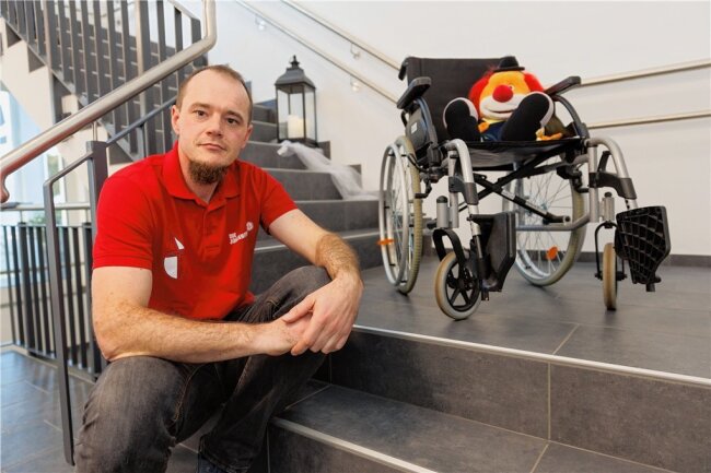 "Leser helfen": Erzgebirger haben großes Herz für kleine Kämpfer - Sebastian Brückner leitet das Lacrima Trauerzentrum für Kinder in Zwönitz. Das braucht für behinderte Kinder einen Treppenaufzug. 