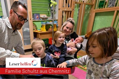 „Leser helfen“ in Chemnitz: Wenn das Baby nicht nach Hause darf - Mia (r.) und Oskar (2. v. l.) kamen beide viele Woche vor dem errechneten Termin auf die Welt.