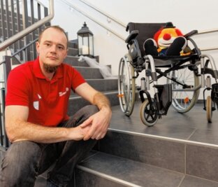 "Leser helfen": Manchmal schlägt das Schicksal heftig zu - Sebastian Brückner leitet das Lacrima Trauerzentrum für Kinder in Zwönitz. Das braucht für behinderte Kinder einen Treppenlift. 