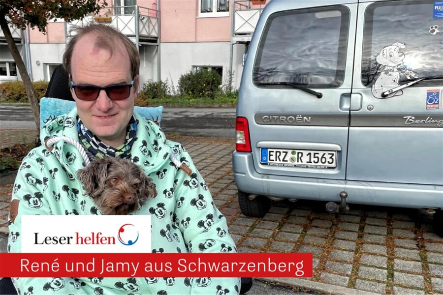 Leser helfen: René und sein treuer Begleiter „Jamy“ - René Meier steckt seinen „Jamy“ gleich mal in die Jacke, damit der kleine Vierbeiner nicht friert.