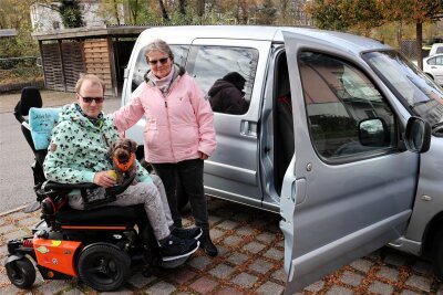 Leser helfen: René und sein treuer Begleiter „Jamy“ - René und Ramona Meier benötigen ein neues Auto. Vielleicht sogar eines, in das René mit dem Rolli reinrollen kann.