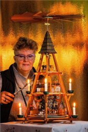 Leser zeigen ihre schönsten Pyramiden - Leserin Heike Zeh mit einem inzwischen generalüberholten Erbstück aus DDR-Zeiten. 