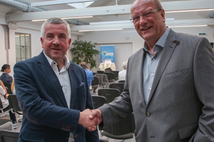 Von links: Amtsinhaber Steffen Schneider (Freie Wähler) und Herausforderer Wolfram Braun (parteilos)