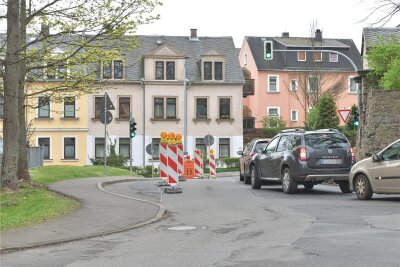 Lessingstraße in Freiberg: Warum es keine zweite Spur gibt - Auf der Lessingstraße wäre an der Chemnitzer Straße Platz für eine zweite Spur. Doch die ist abgesperrt.