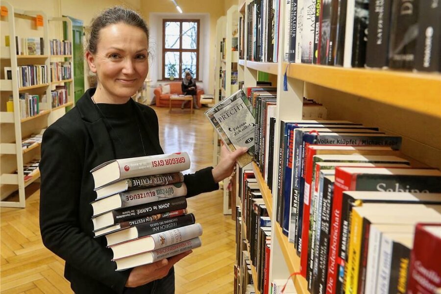 Lesung im Glauchauer Schloss überraschend ausverkauft - Bibliotheksleiterin Birgit Jacob freut sich, dass die Lesung am 2. Mai ausverkauft ist.