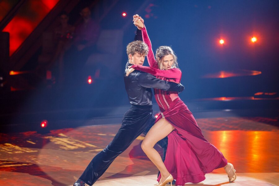 "Let's Dance": Bendixen raus, Kelly bleibt Topfavorit - Influencerin Ann-Kathrin Bendixen und Profitänzer Valentin Lusin schieden aus der Sendung aus.