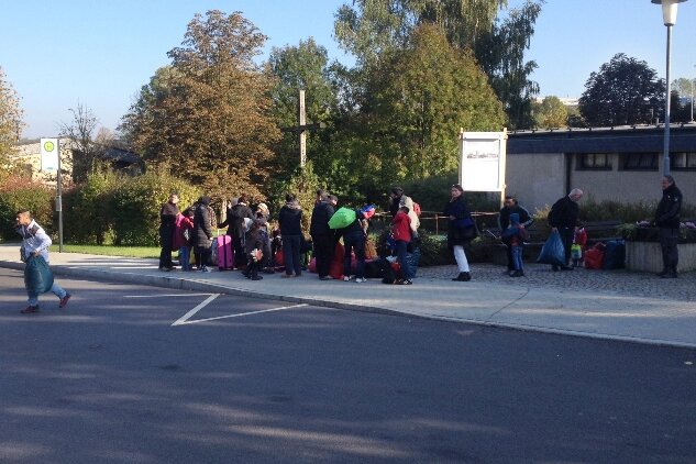 Letzte Flüchtlinge verlassen Kirchgemeindehaus in Markersdorf - 