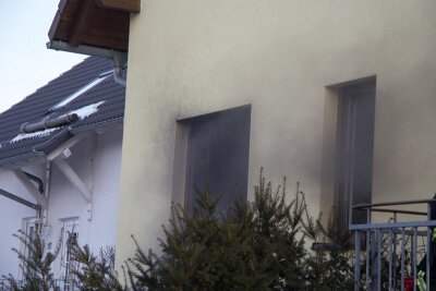 Leukersdorf: 15-Jähriger nach Hausbrand im Krankenhaus - Im Kinderzimmer eines Einfamilienhauses am Sonnenhang in Leukersdorf ist am Montagnachmittag ein Brand ausgebrochen.