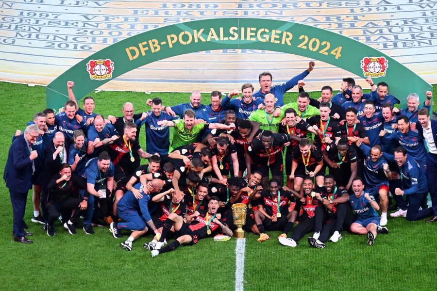 Leverkusen gewinnt Pokal und macht das Double perfekt - Leverkusen krönte die erfolgreichste Saison der Vereinsgeschichte mit dem Gewinn des DFB-Pokals.