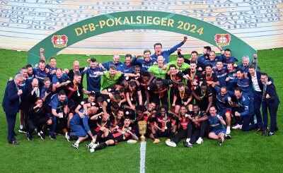 Leverkusen gewinnt Pokal und macht das Double perfekt - Leverkusen krönte die erfolgreichste Saison der Vereinsgeschichte mit dem Gewinn des DFB-Pokals.