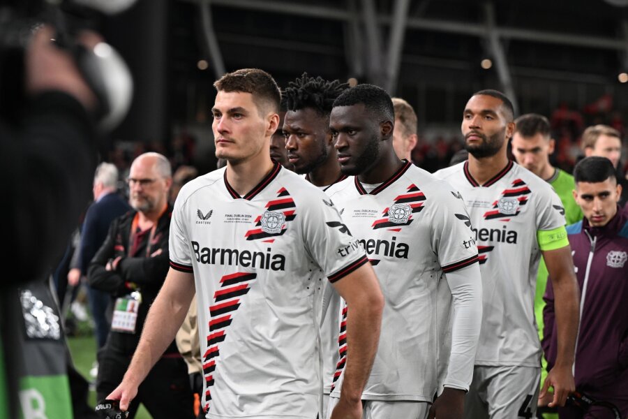 Leverkusen nach Final-Niederlage ernüchtert - Dass ihre unglaubliche Serie im 52. Spiel ausgerechnet in einem Finale endete, schmerzte alle sehr.