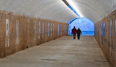 Licht nicht nur am Ende des Tunnels - die neue Bazillenröhre - Vom Schmuddel-Image ist nichts geblieben. Der neue Tunnel ist freundlich und die Zugänge sind barrierefrei gestaltet.