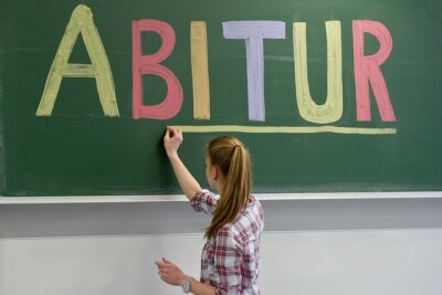 Licht und Schatten bei Abi-Prüfungen - Das Abitur 2016 ist Geschichte: Chemnitzer Gymnasien und Bildungsträger bilanzieren einen gemischten Jahrgang.
