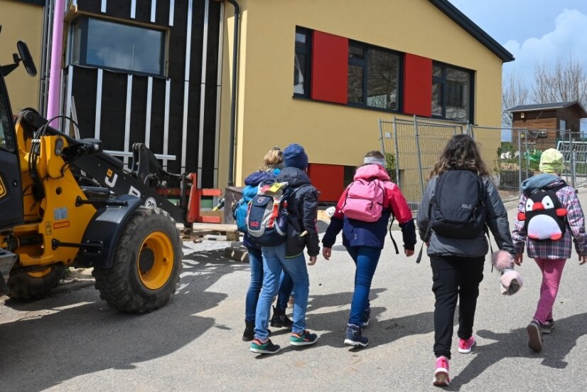 Für rund 1,3 Millionen Euro lässt die Gemeinde Lichtenau einen Hort-Anbau in Ottendorf errichten. Wegen einer wachsenden Anzahl der Schüler wurde das notwendig. 