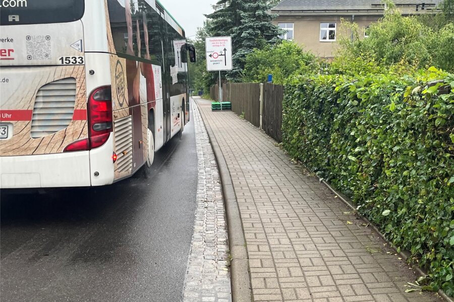 Lichtenau: Verkehrschaos durch mehrere Baustellen - Ab Donnerstag, 20. Juni, wird die Amtmannstraße in Lichtenau ab 8 Uhr gesperrt. Montags bis freitags bis 2. August finden im nahen Munawald gefährliche Arbeiten statt. Nur der Bus darf passieren.