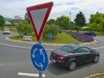 Lichtenberger Kreuz wird Kreisverkehr - 