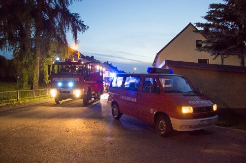 Lichtenstein: Dachstuhl in Flammen - 20 Rettungskräfte der Feuerwehr in sechs Fahrzeugen waren in Lichtenstein im Einsatz.