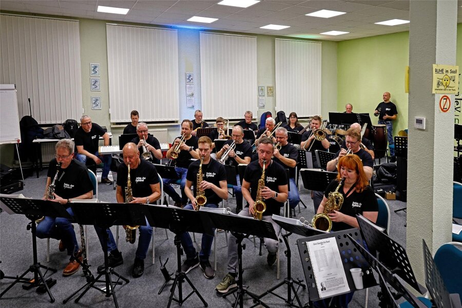 Lichtenstein: Frühlingskonzert mit neuem Gast-Orchester - Die Bigband „Swing´n Sax“ probt schon länger beim Musikverein, jetzt mischt sie bei dessen Konzert mit.