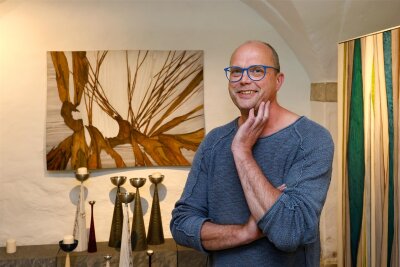 Lichtenstein: Palais-Künstler zieht nach „Begehungen“ positives Fazit - René Lämmels Spezialität sind Holzkunstwerke mit besonderen Oberflächen.