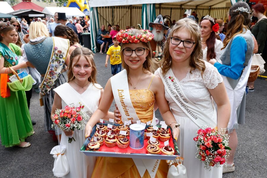 Lichtenstein: Rosenfest kurzfristig abgesagt - Rosenprinzessin Alexandria kurz nach ihrer Krönung beim Rosenfest 2023: Diesmal wird ohne Fest gekrönt.