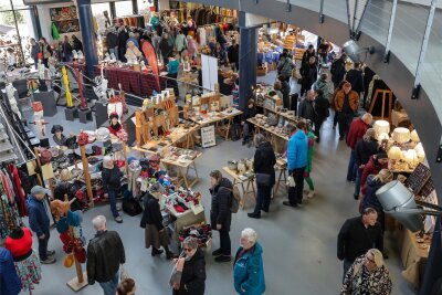 Lichtenstein: Tausende besuchen Kunsthandwerkermarkt - Im Neubau (Foto), im Innenhof und im Altbau des Kulturpalais wurde Kunsthandwerk feil geboten.